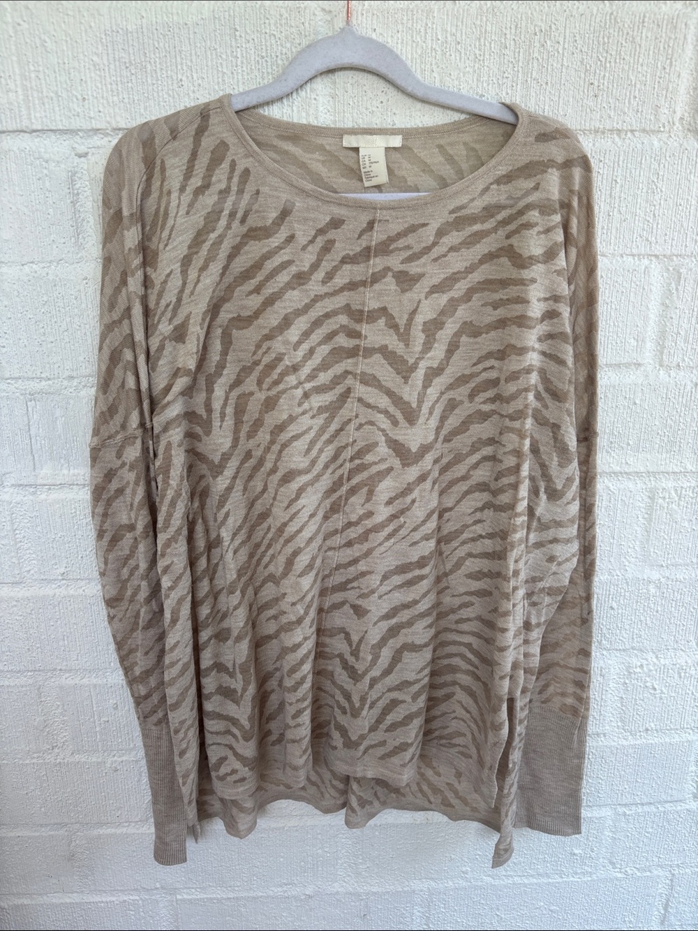 H&M Zebra-Print Beige Long Sleeve Knit Lightweight Sweater Tee sz M
